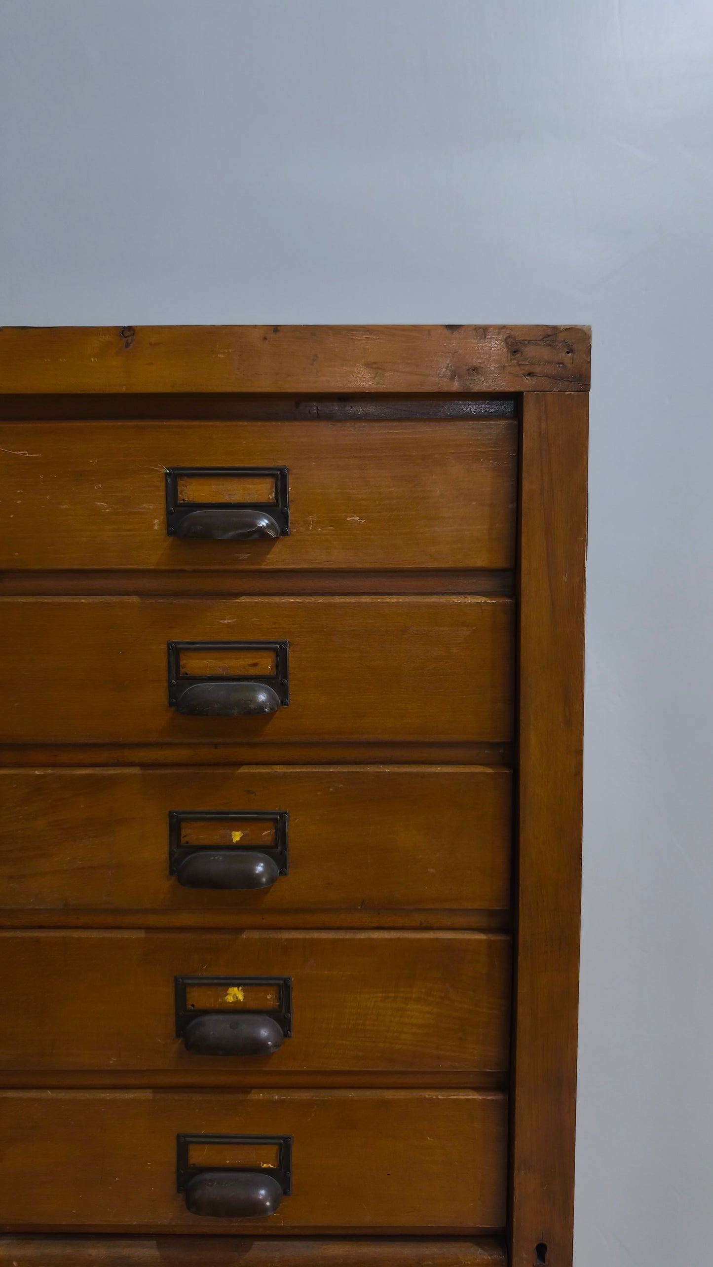 84845 Mobile archivio in legno massello