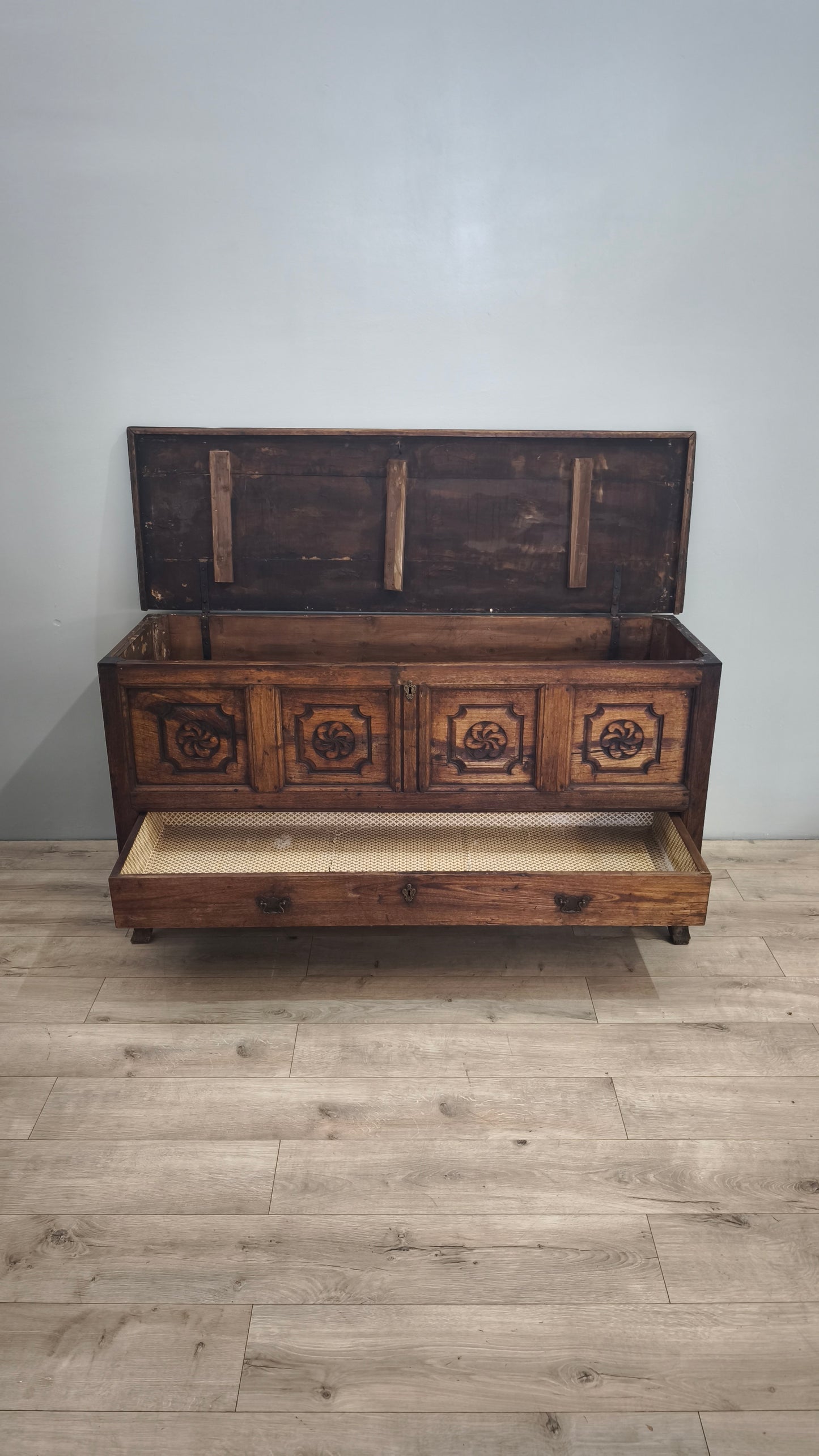 77847 Madia rustica in legno massello