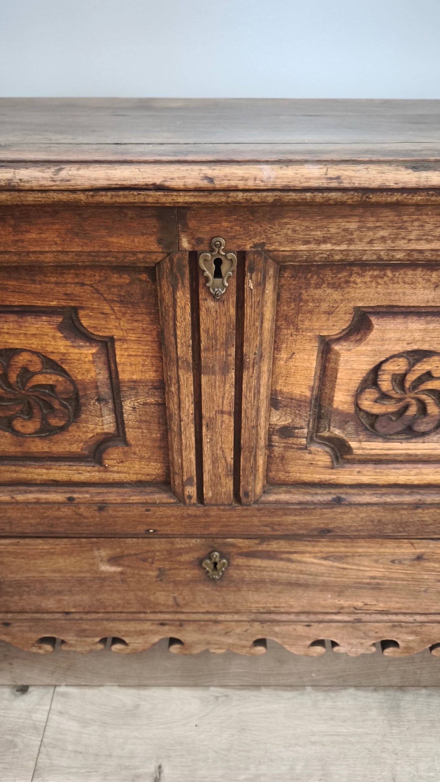 77847 Madia rustica in legno massello