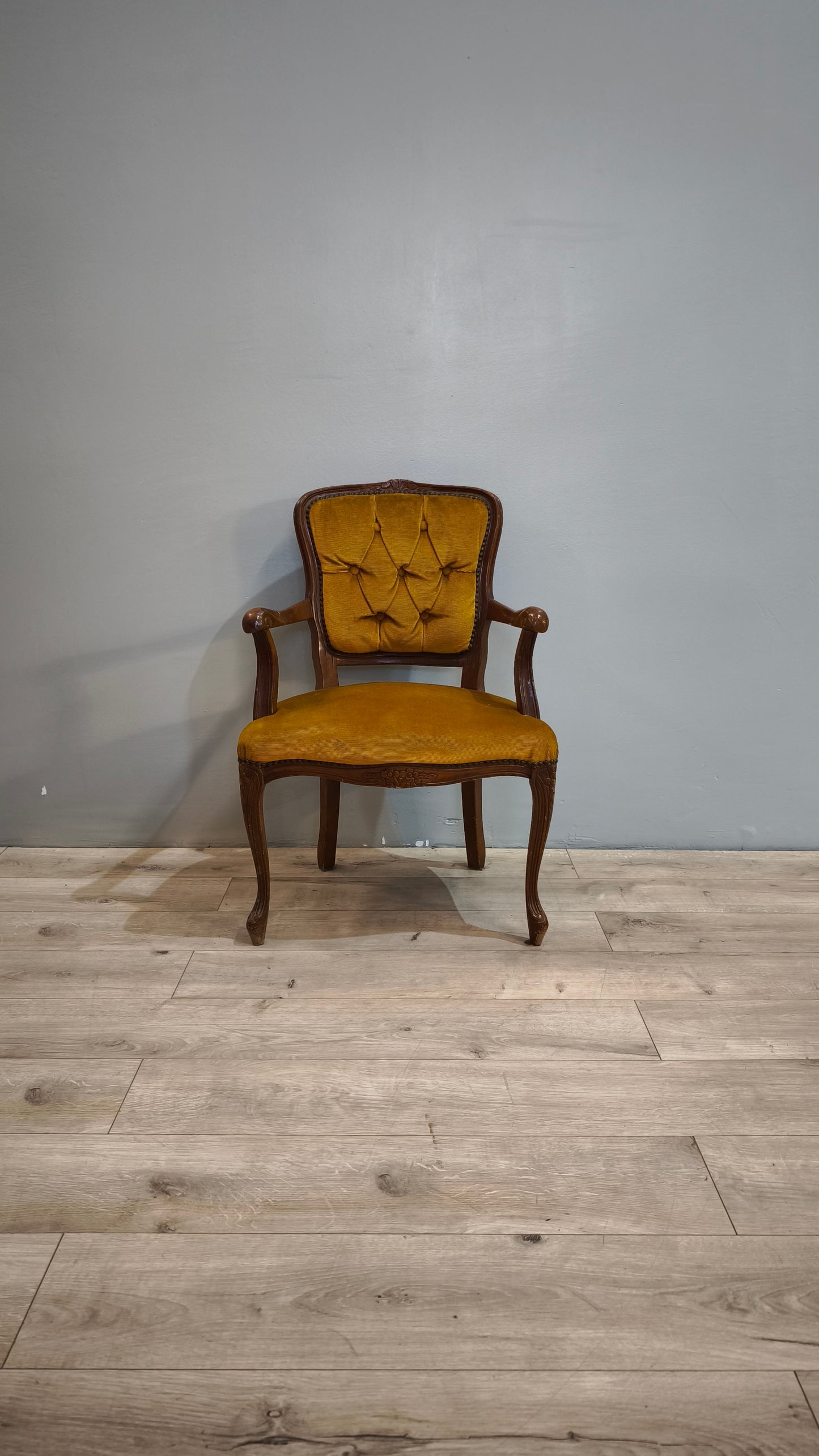 84906 Poltrona in legno e tessuto