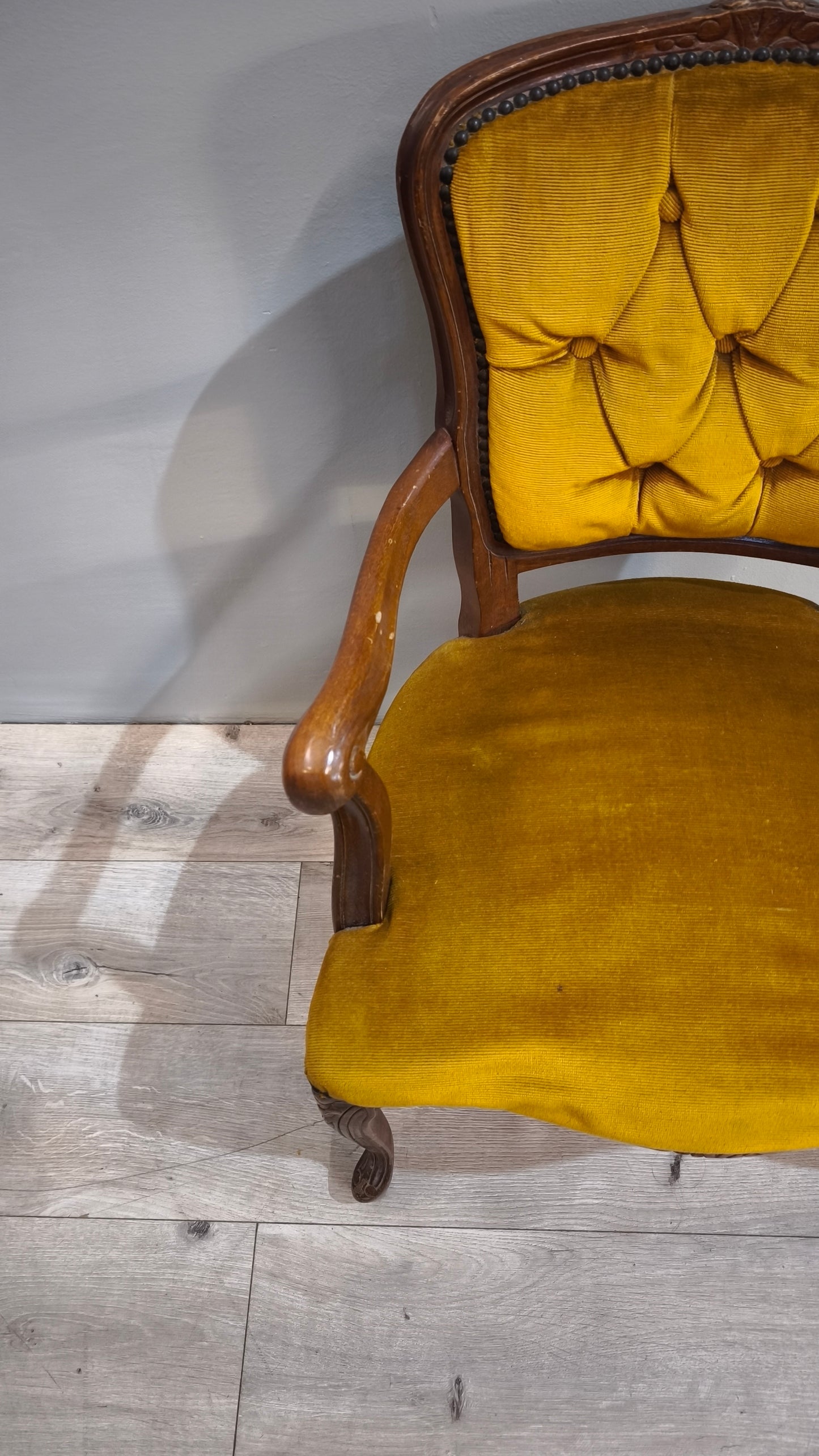 84906 Poltrona in legno e tessuto