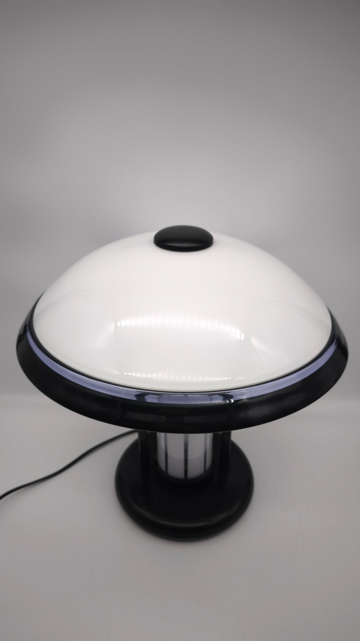 84937 Lampada da tavolo in vetro e metallo bianca e nera