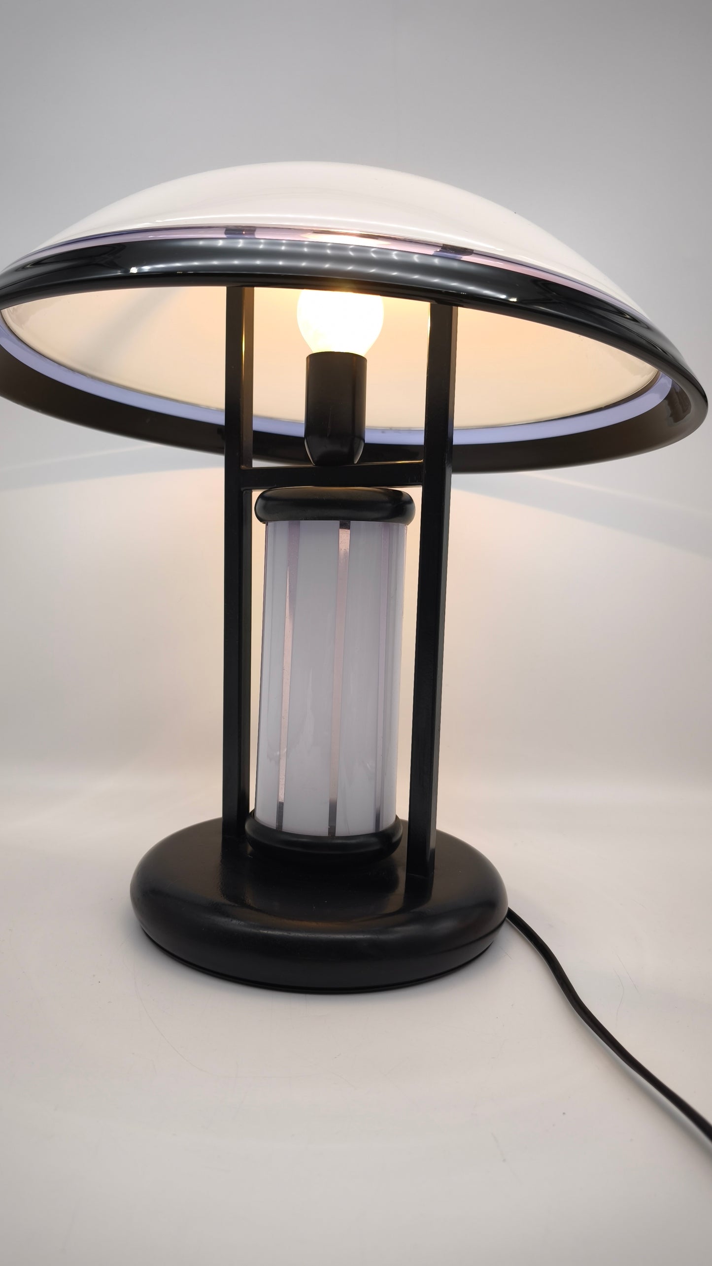 84937 Lampada da tavolo in vetro e metallo bianca e nera