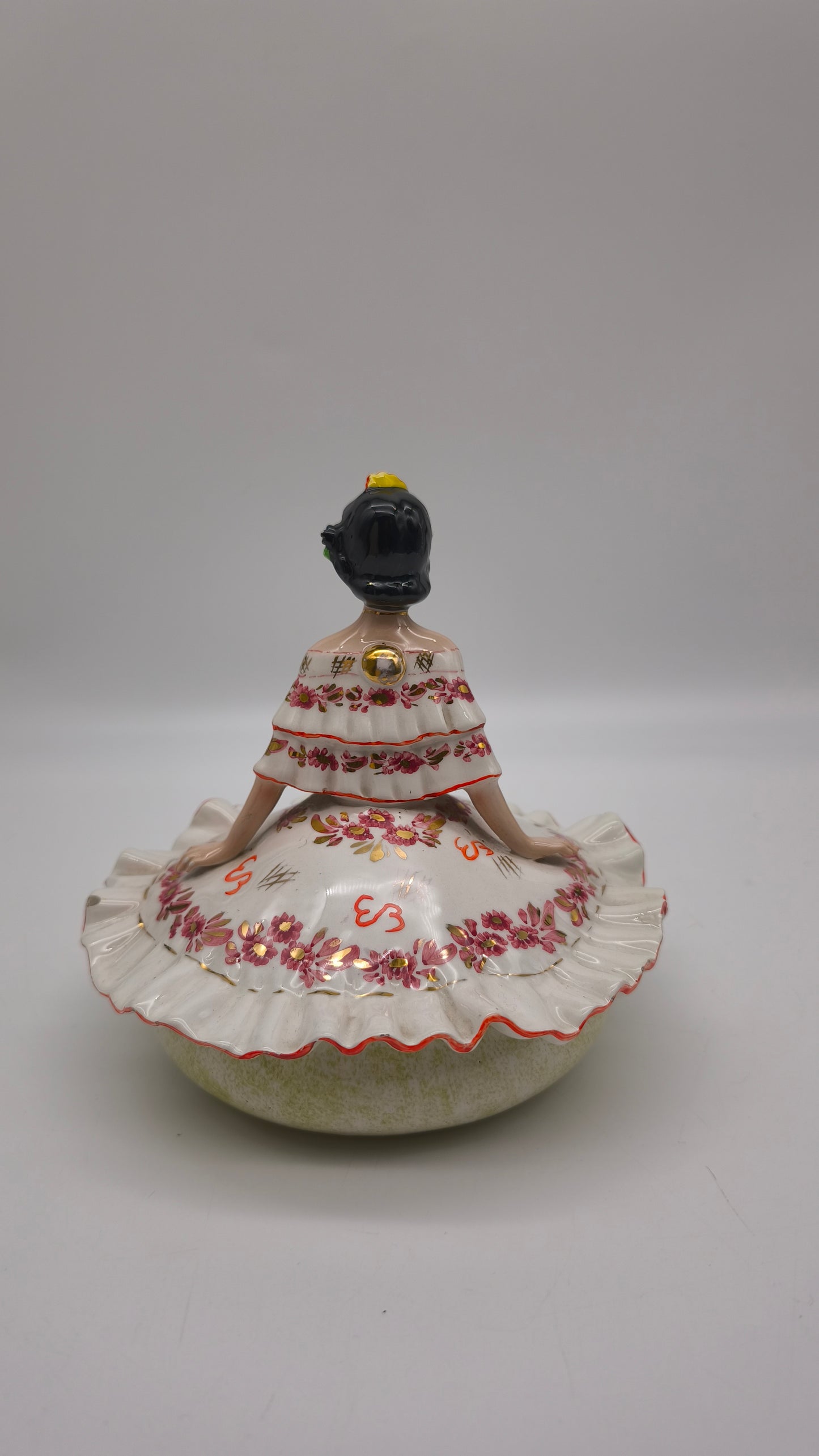 85231 Scatola in ceramica con statuina dama (rossa), G. Girardi, anni '50