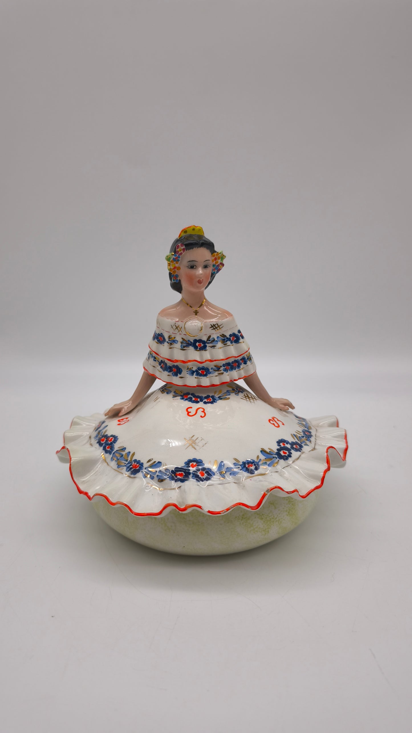 85231 Scatola in ceramica con statuina dama (blu), G. Girardi, anni '50