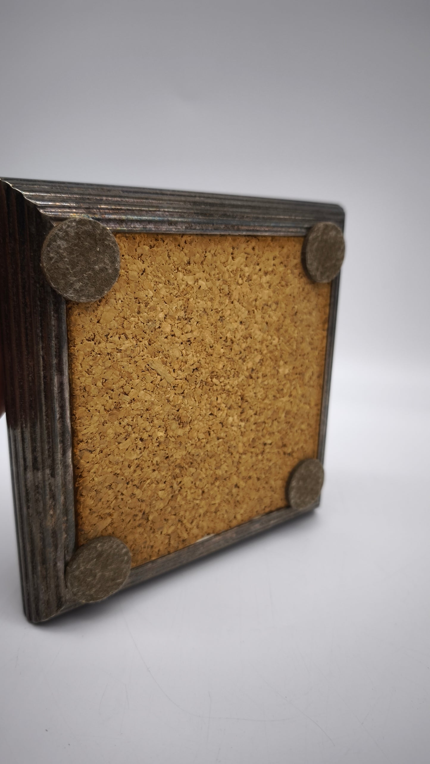 85214 Porta cenere in metallo, sughero e vetro