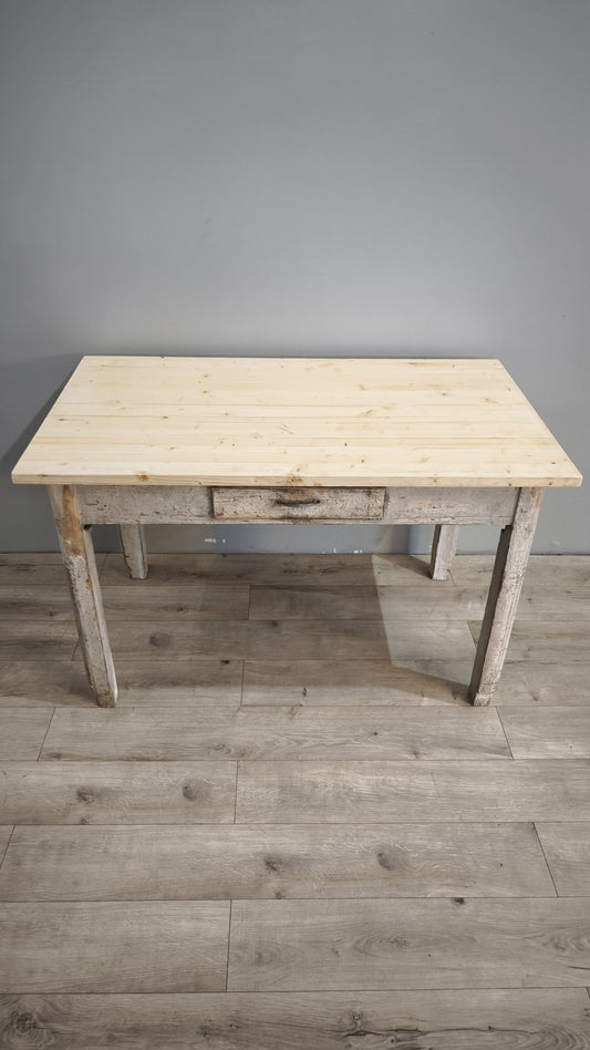 88408 Tavolo rustico in legno con base bianca