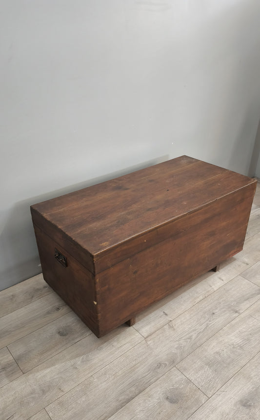88478 Baule in legno con maniglie laterali