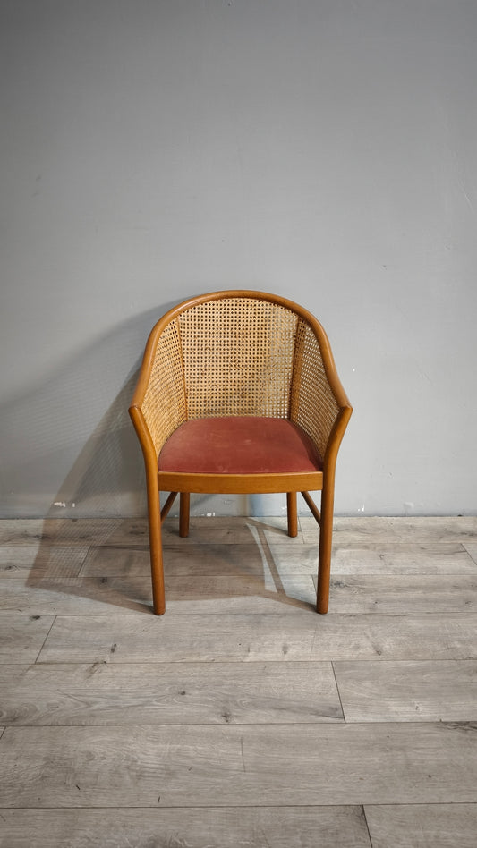 88533 Poltroncina in legno e paglia di Vienna con seduta in tessuto