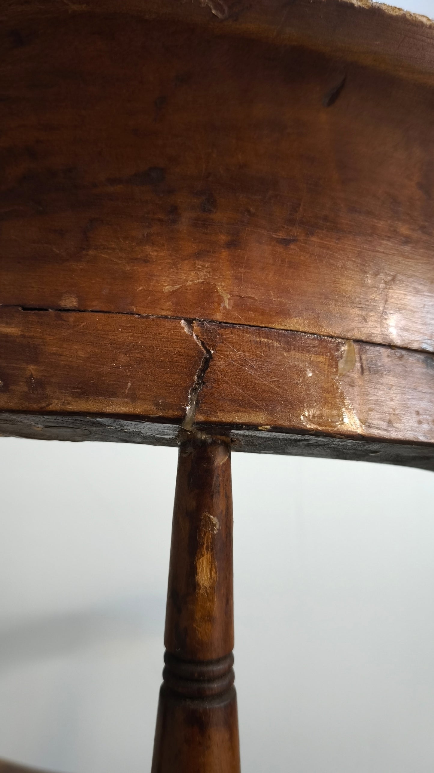 88669 Vecchia poltroncina in legno Glenister Maker Wycombe