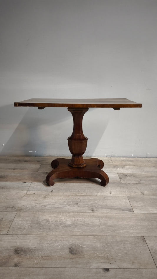 88714 Tavolo in legno con piano rettangolare e piede a ceppo