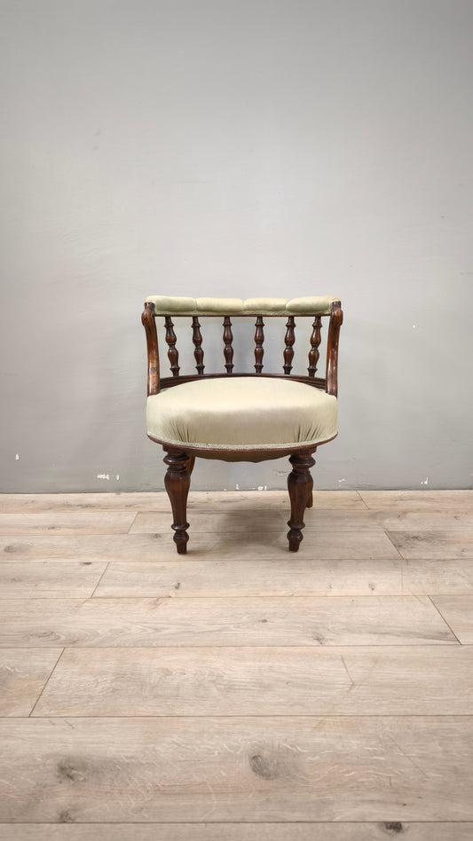 89132 Poltroncina in legno con seduta verde