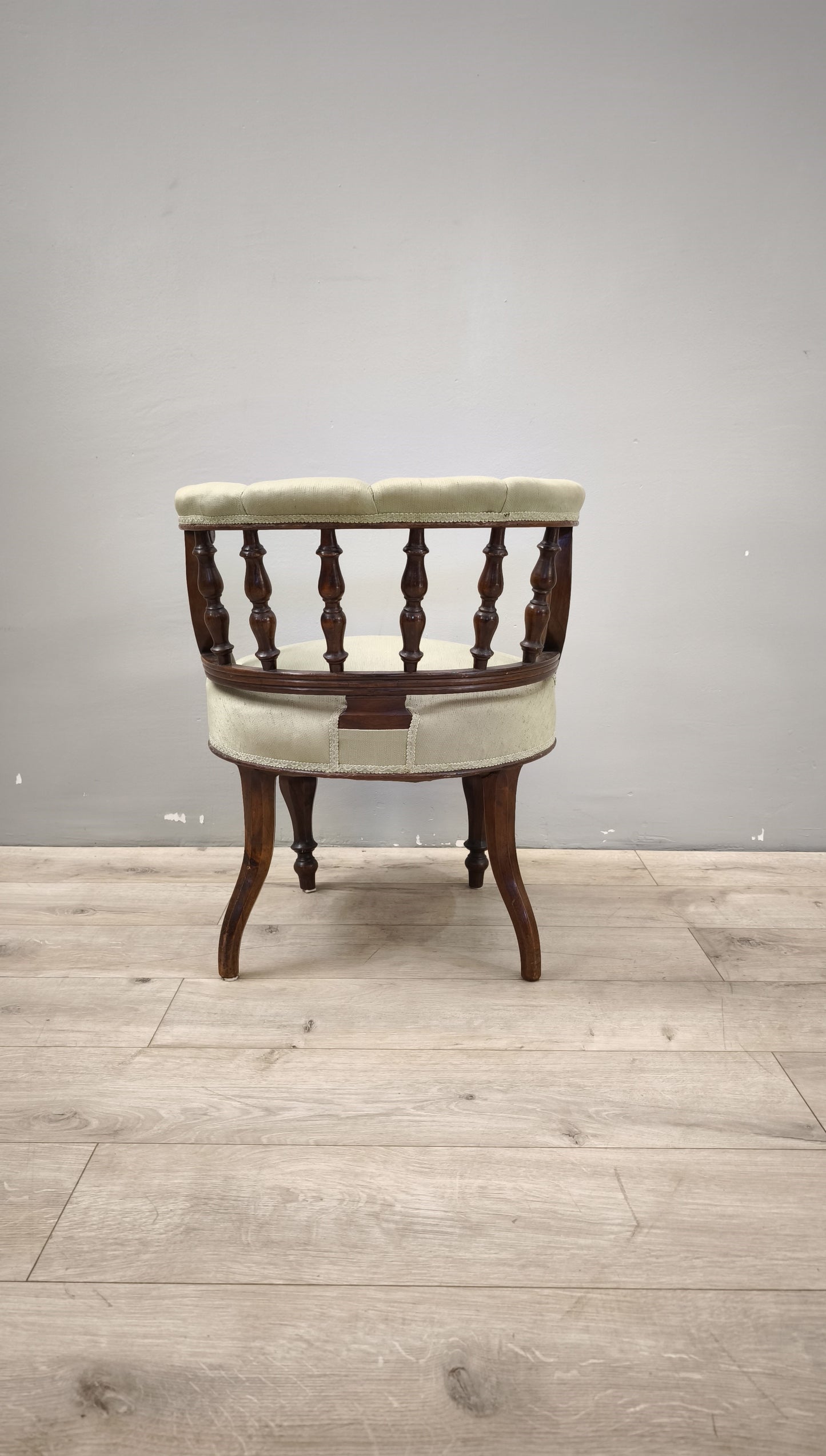 89132 Poltroncina in legno con seduta verde