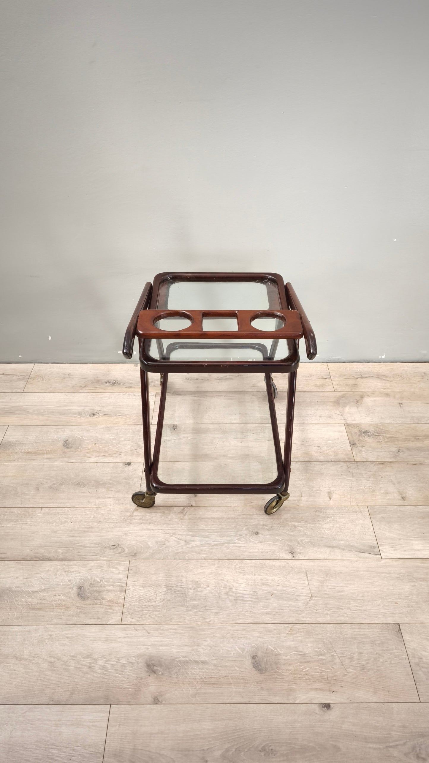 89133 Carrello vintage in legno e vetro
