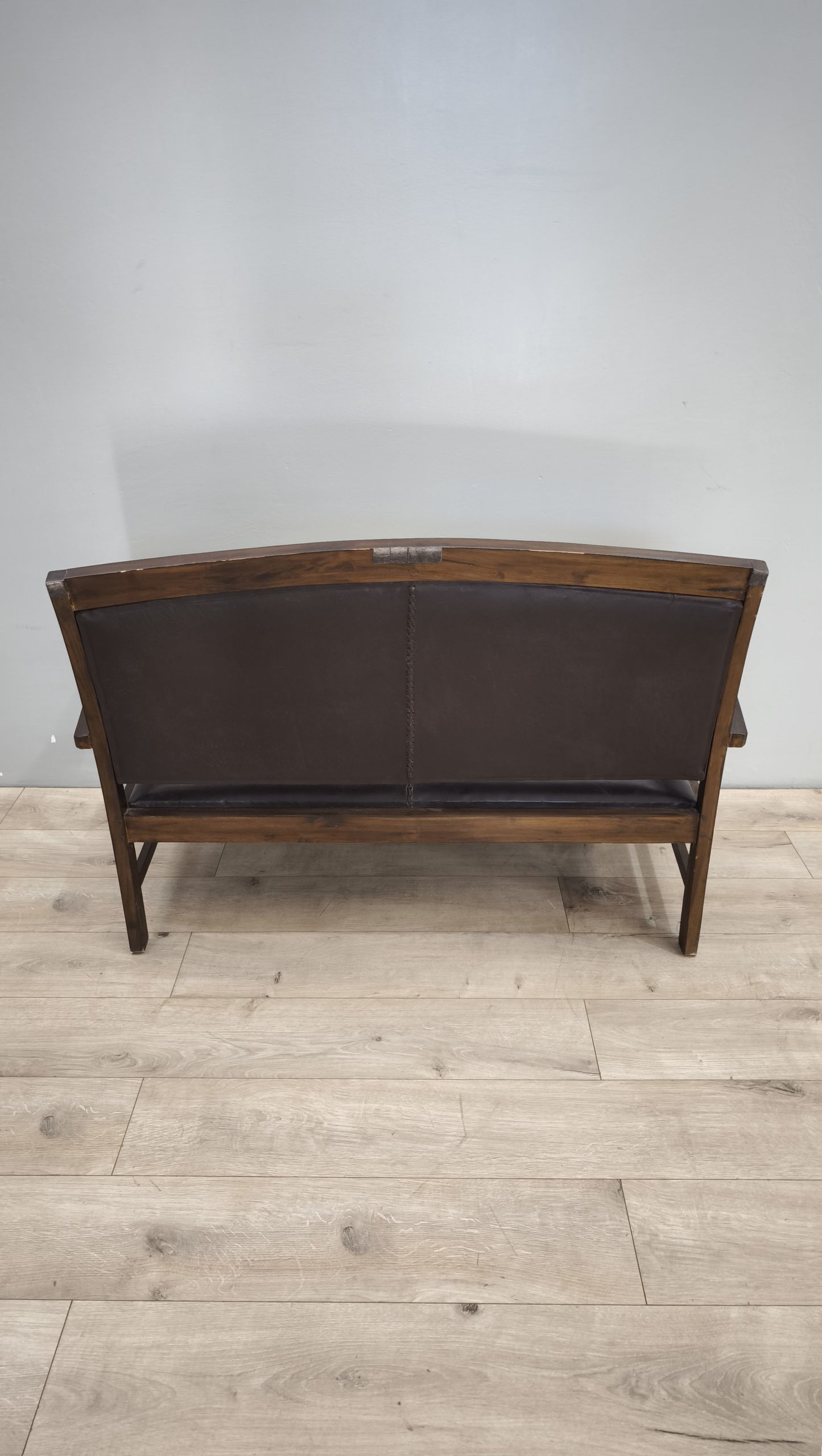 89144 Divanetto in legno e pelle marrone