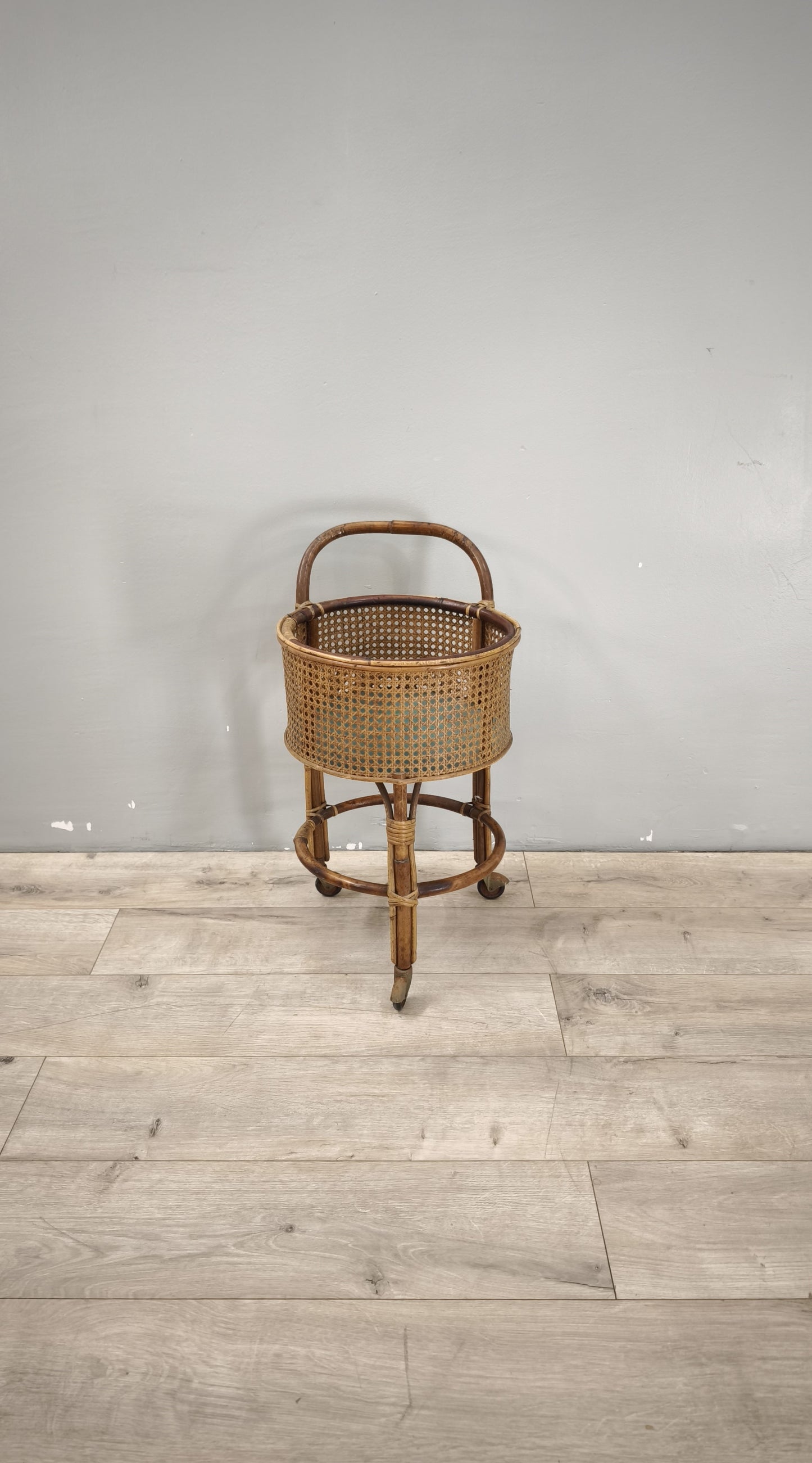 89160 Carrellino rotondo in paglia