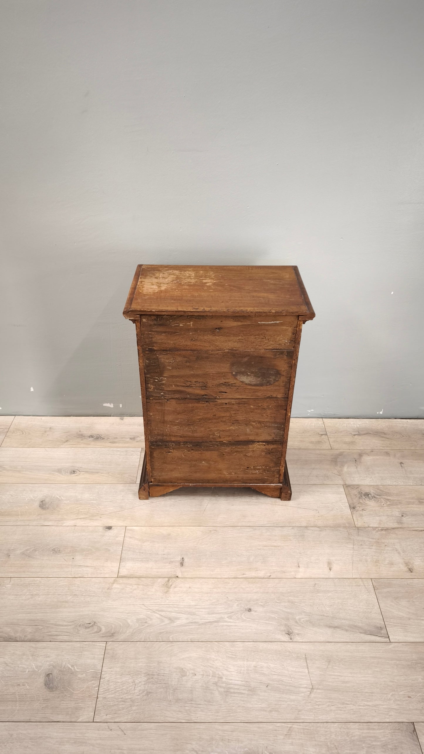 89150-2 Piccolo stipo in legno