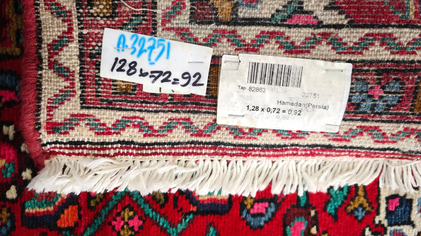89212 Tappeto Hamedan, Persia, rosso, cotone e lana con decorazione a motivo floreale 128cm x 72cm