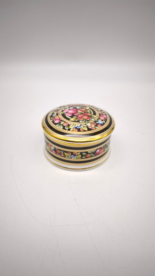 88945 Scatolina in ceramica Wedgwood Clio