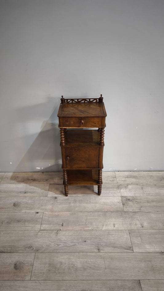 89394 Comodino in legno con gambe a tortiglione