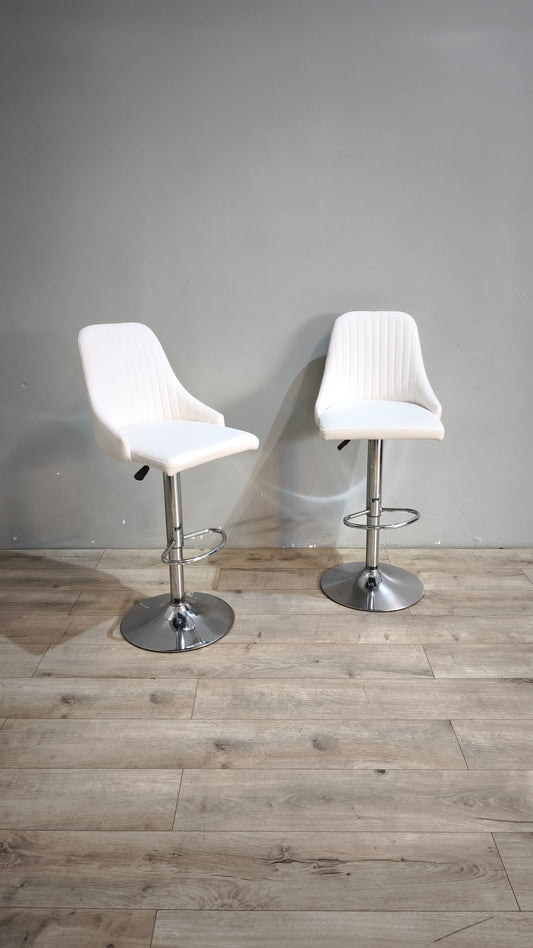 89585 Sgabello con struttura in metallo cromato e seduta bianca