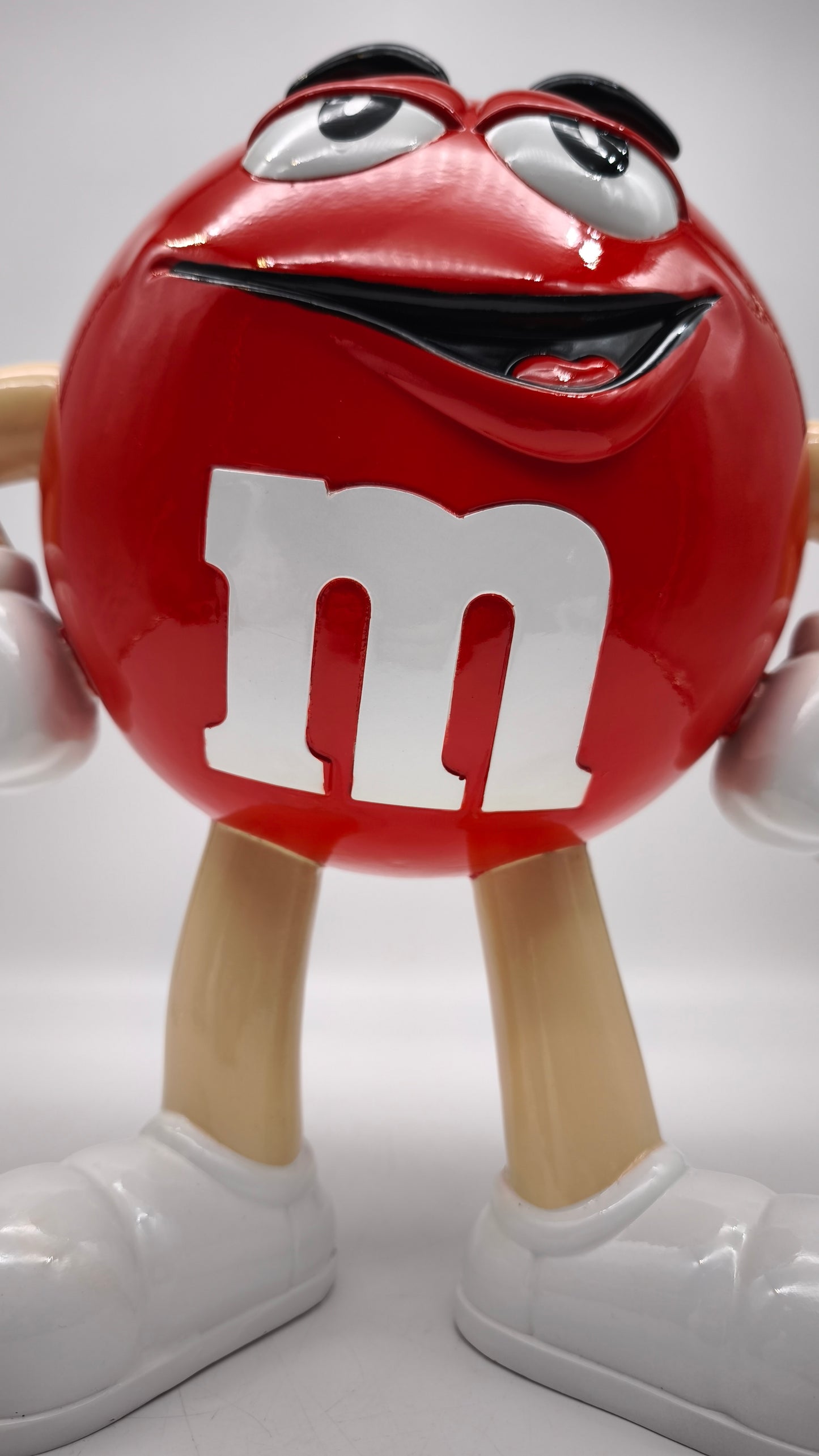 89608 Statua in resina M&M's rosso