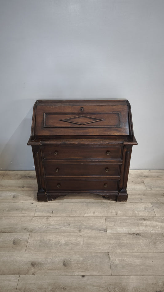 89666 Secretaire in legno massello con piano a ribalta