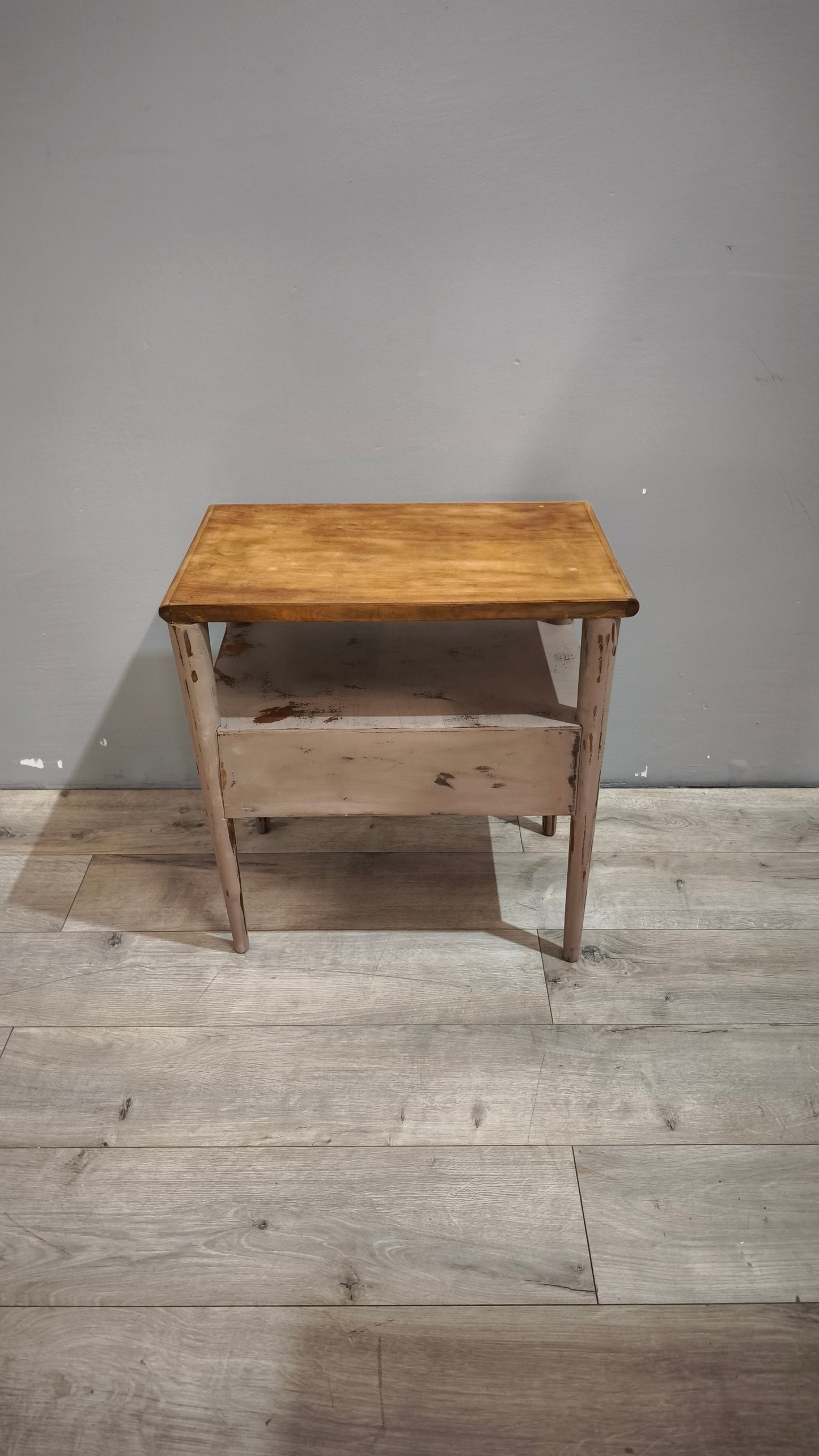 89833 Mobiletto con base grigia e piano in legno