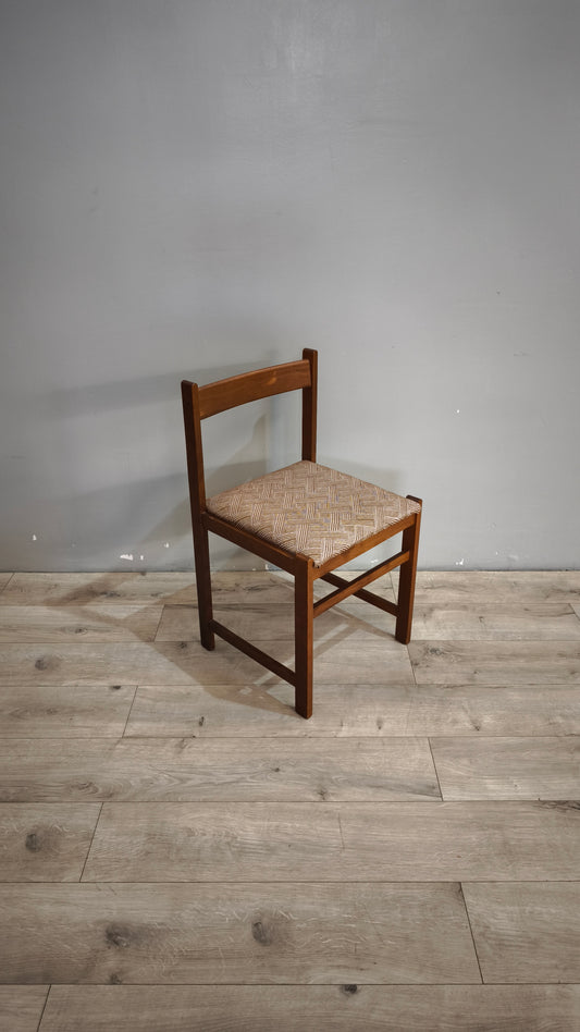 89866-2 Sedia da sala da pranzo con seduta imbottita e rivestita in tessuto