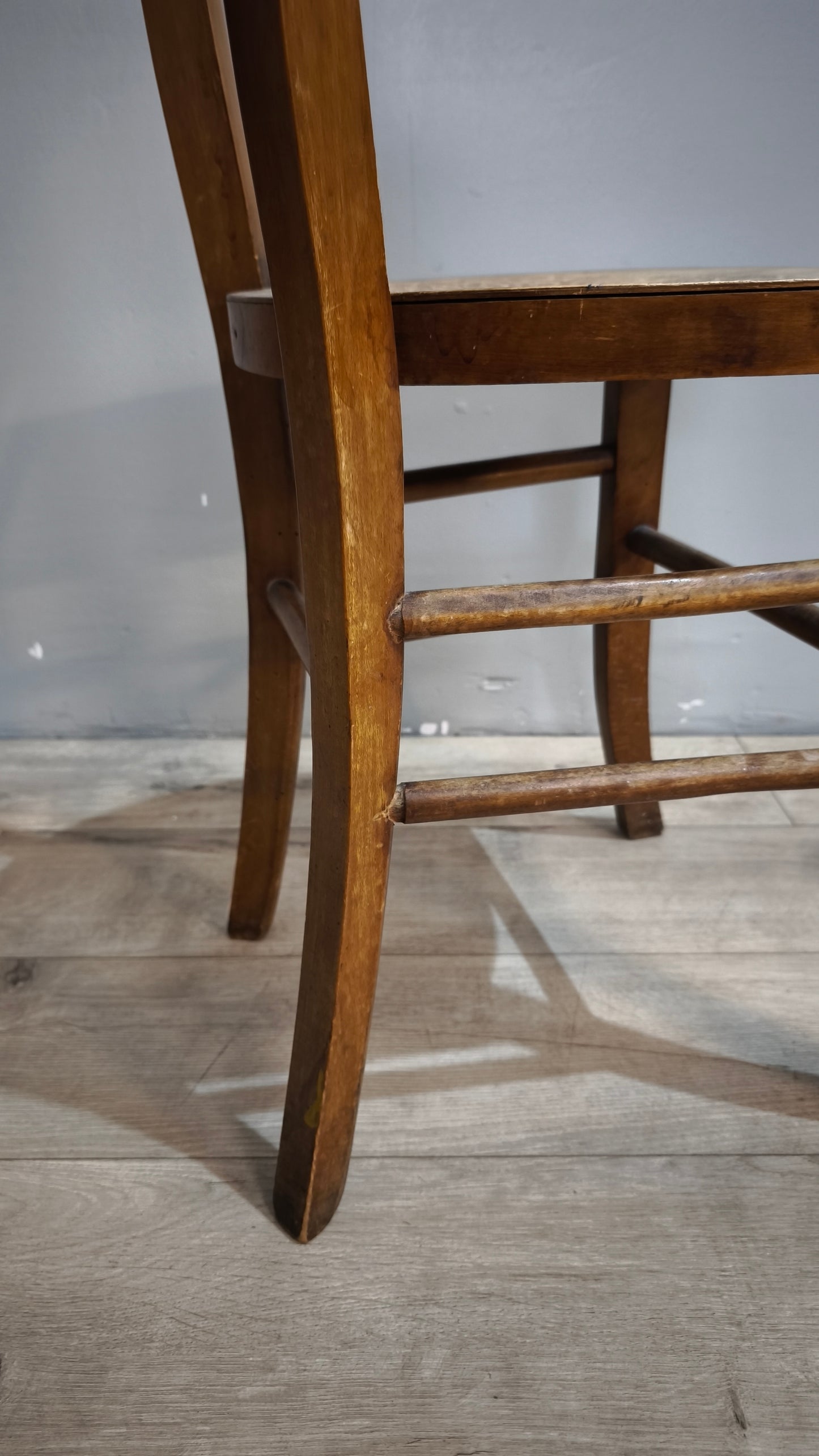 89867 Sedia singola in legno impresso e curvato