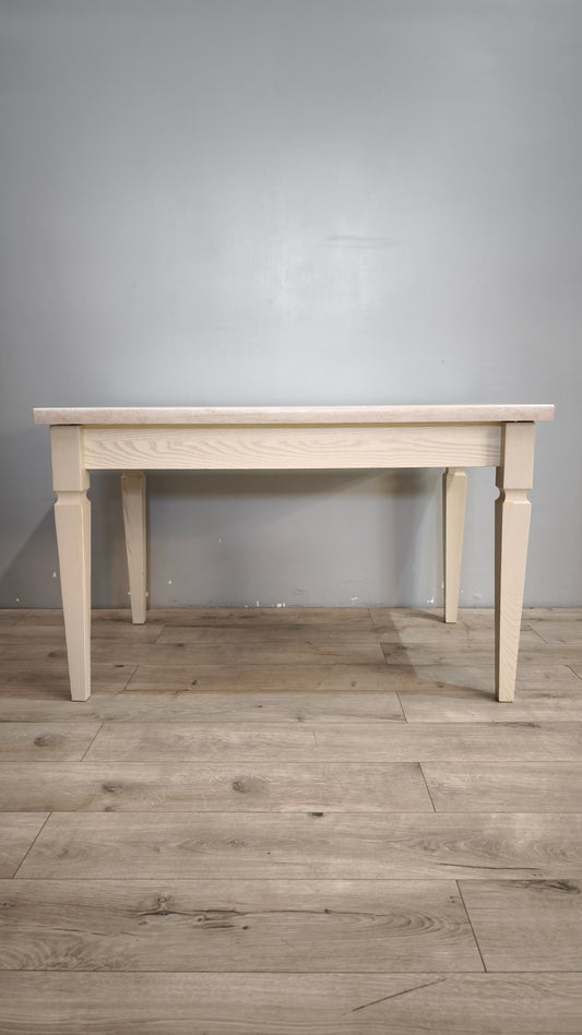 90044 Tavolo allungabile color tortora con piano in finto marmo