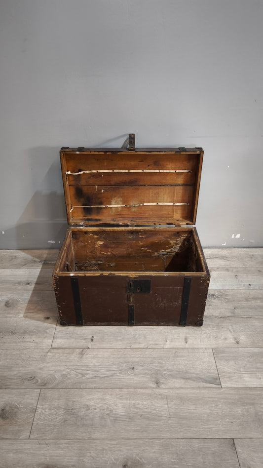 90076 Baule in legno e ferro