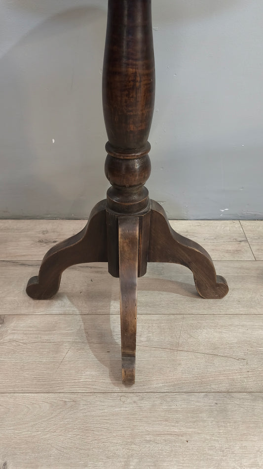 33 Tavolino d'appoggio rotondo in legno massello