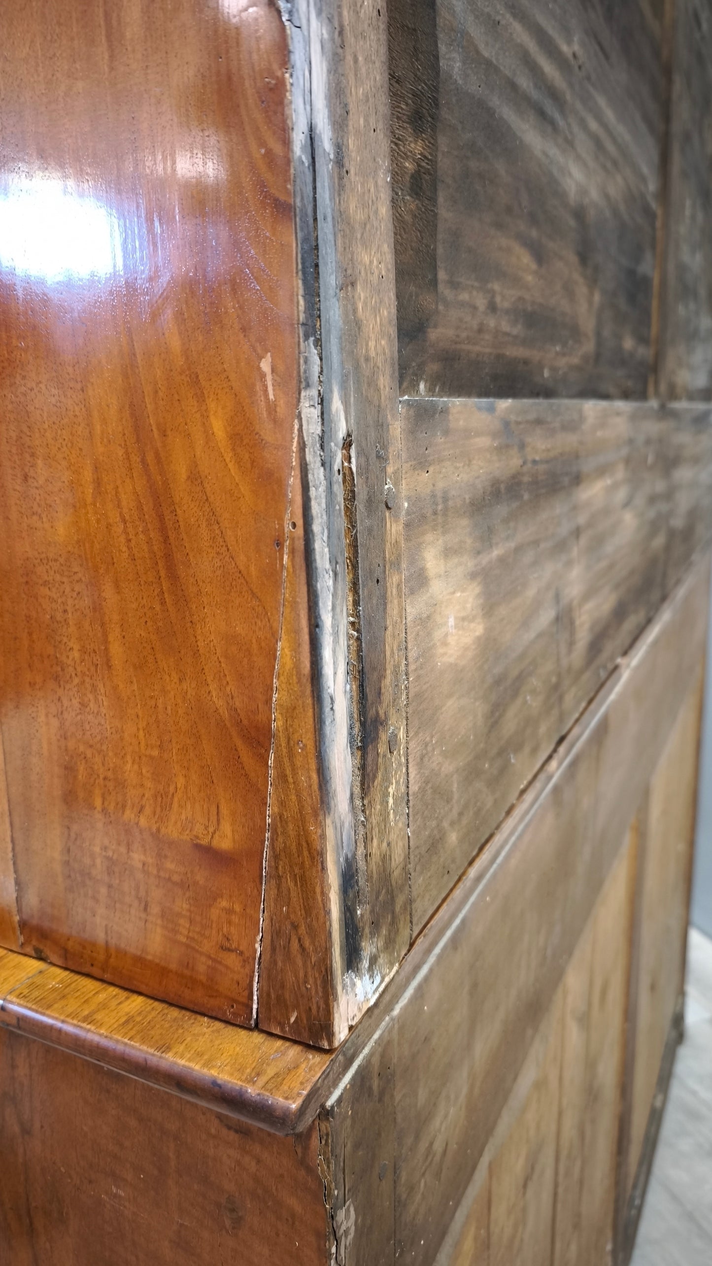 90303 Credenza due corpi in legno massello