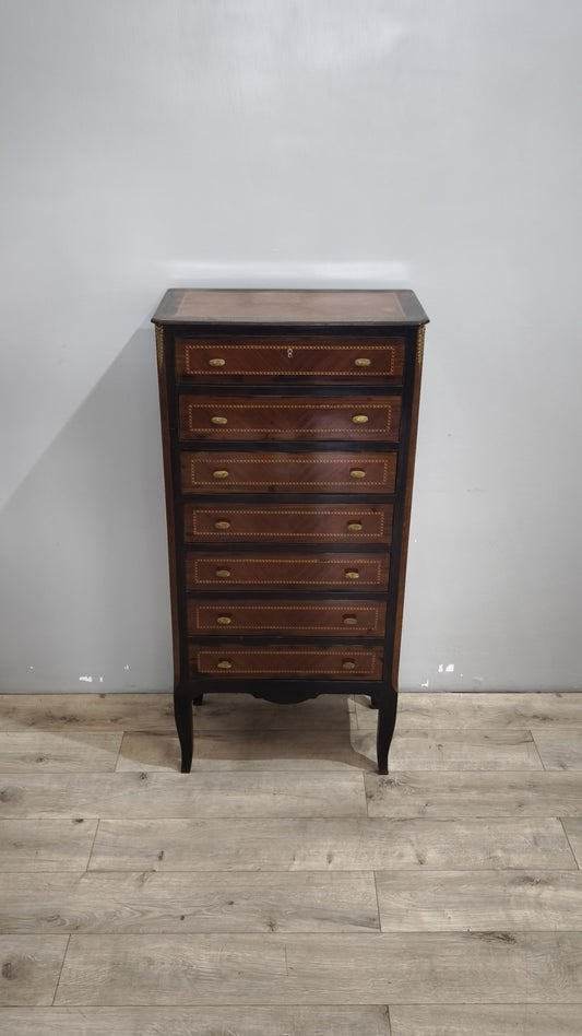 90306 Settimino in legno intarsiato con pomelli e decorazioni in ottone