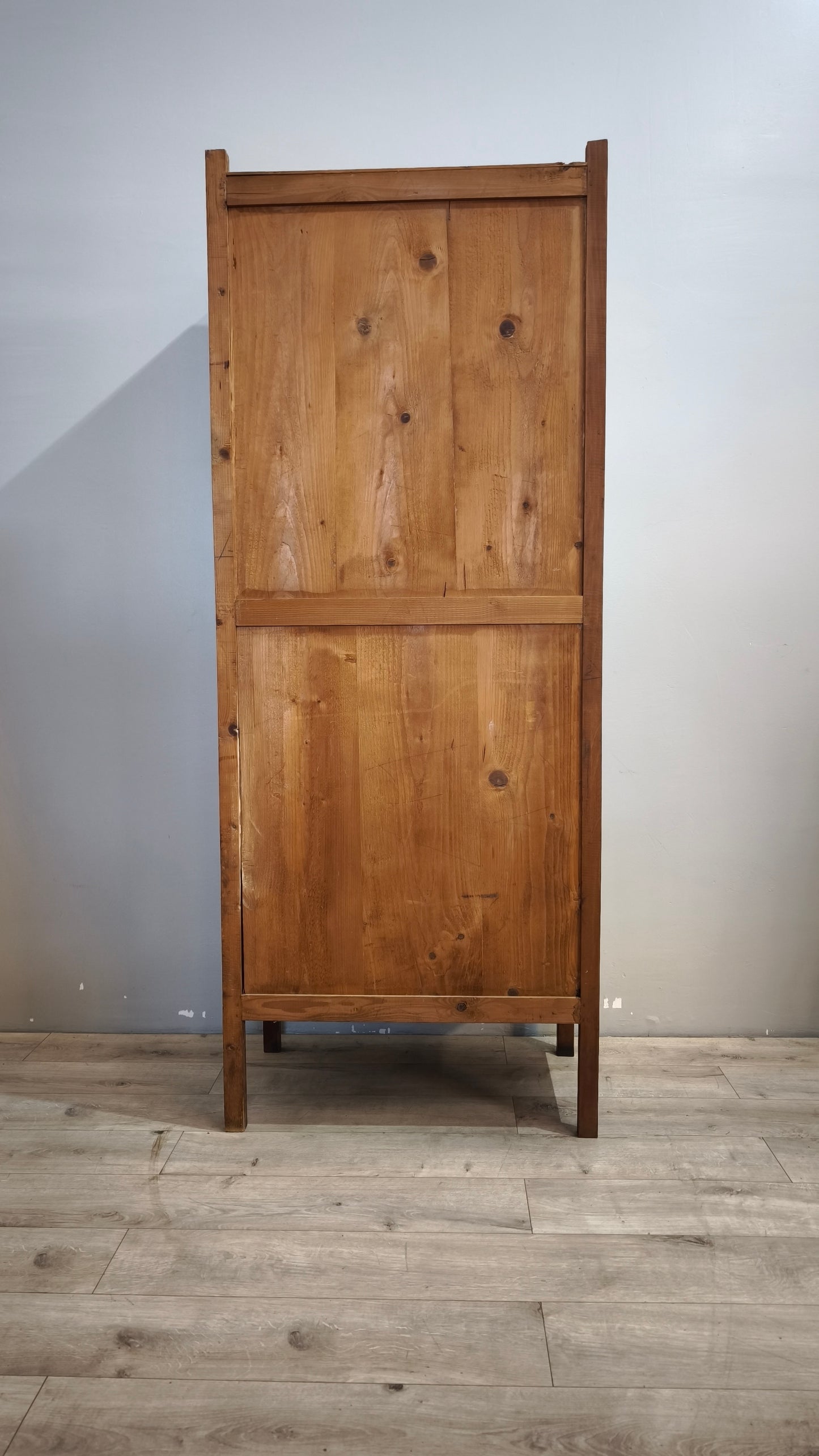 90304 Armadio in legno con un'anta a specchio