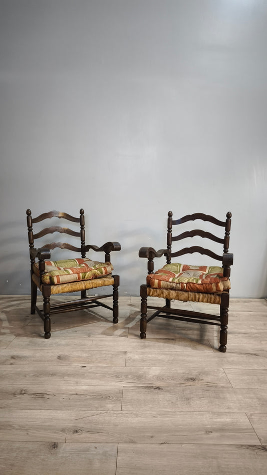 22 Coppia di poltroncine in legno e paglia