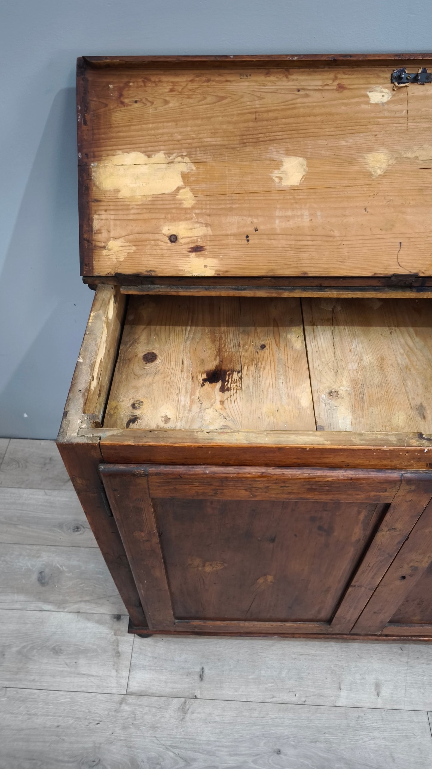 91726 Credenza madia in legno massello due sportelli