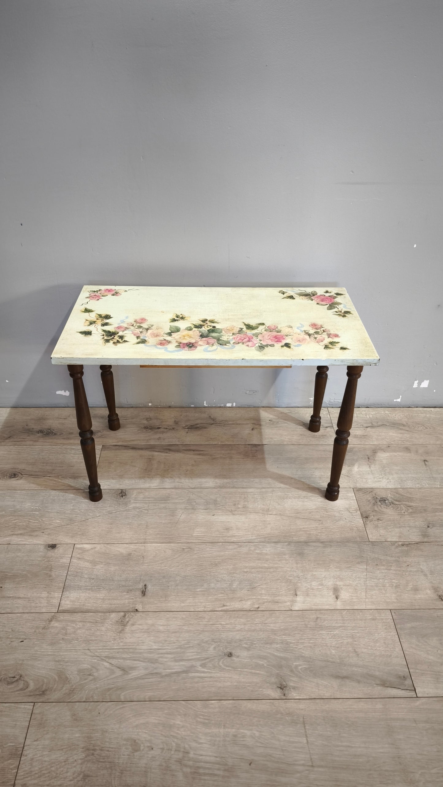 90593 Tavolino da salotto con decorazione decoupage