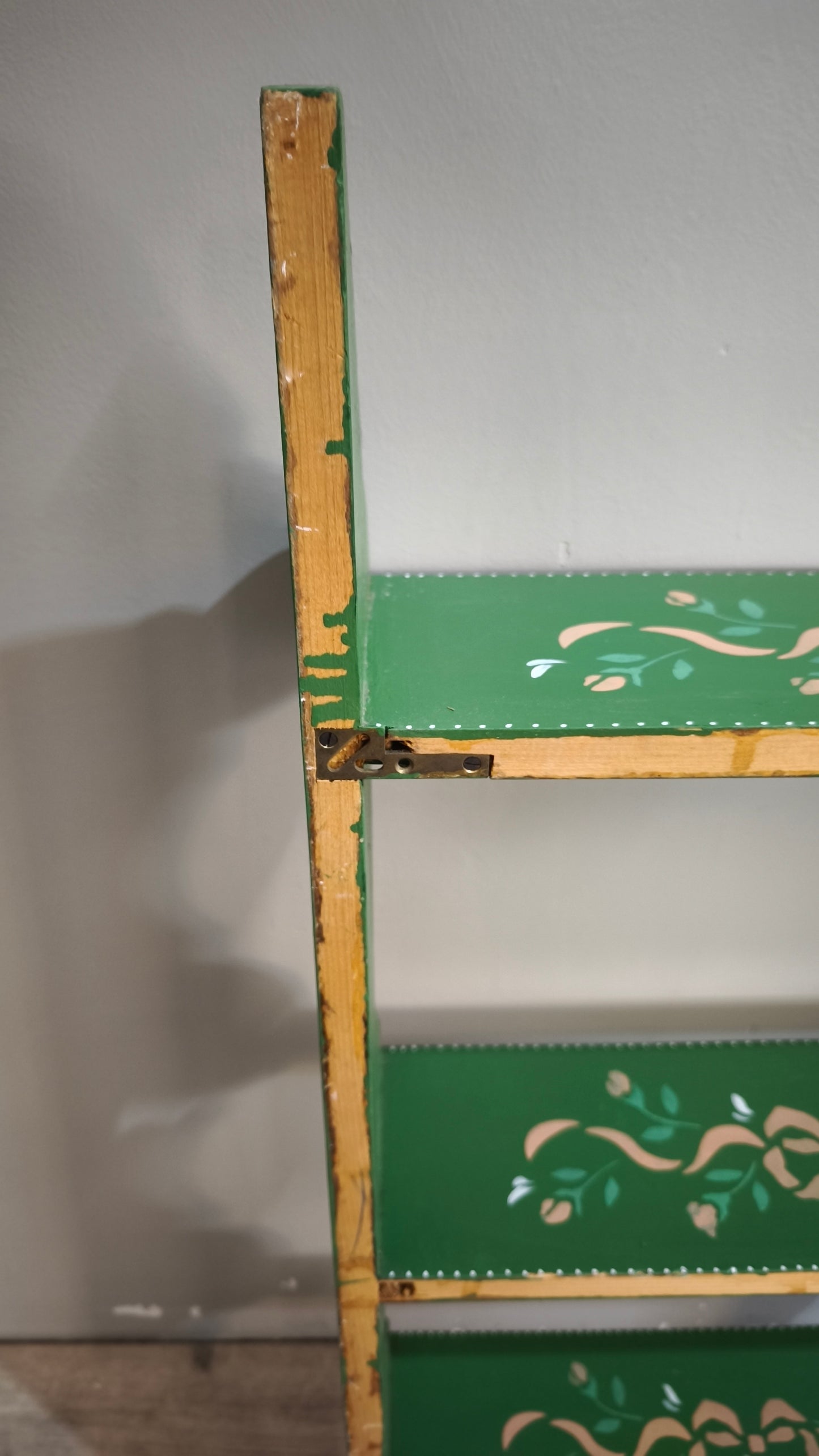 90608 Bacheca pensile in legno dipinta verde