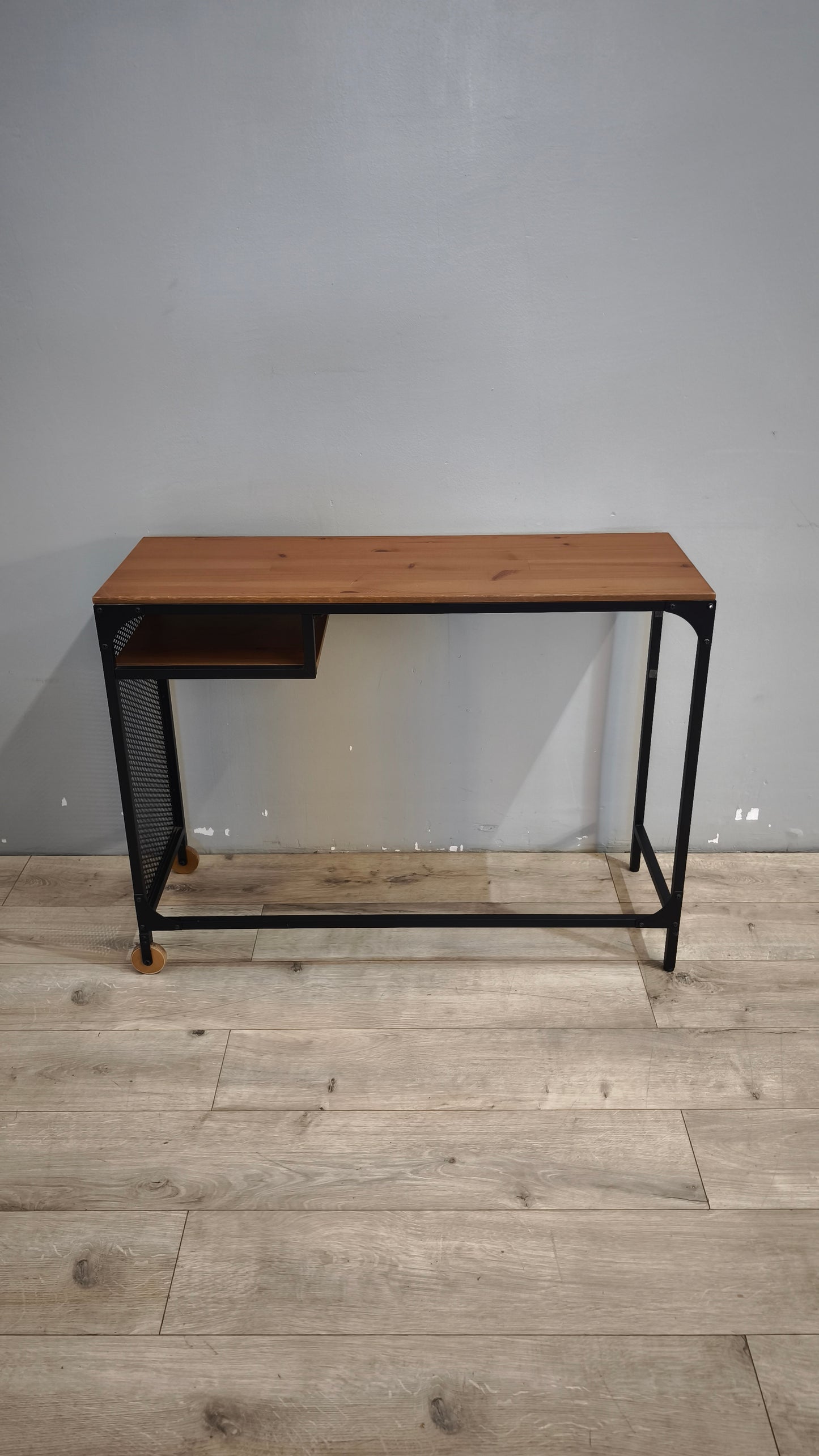 90745 Scrivania console Ikea con rotelle