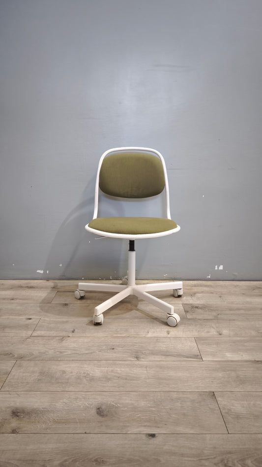 90746 Sedia girevole Ikea bianca e verde