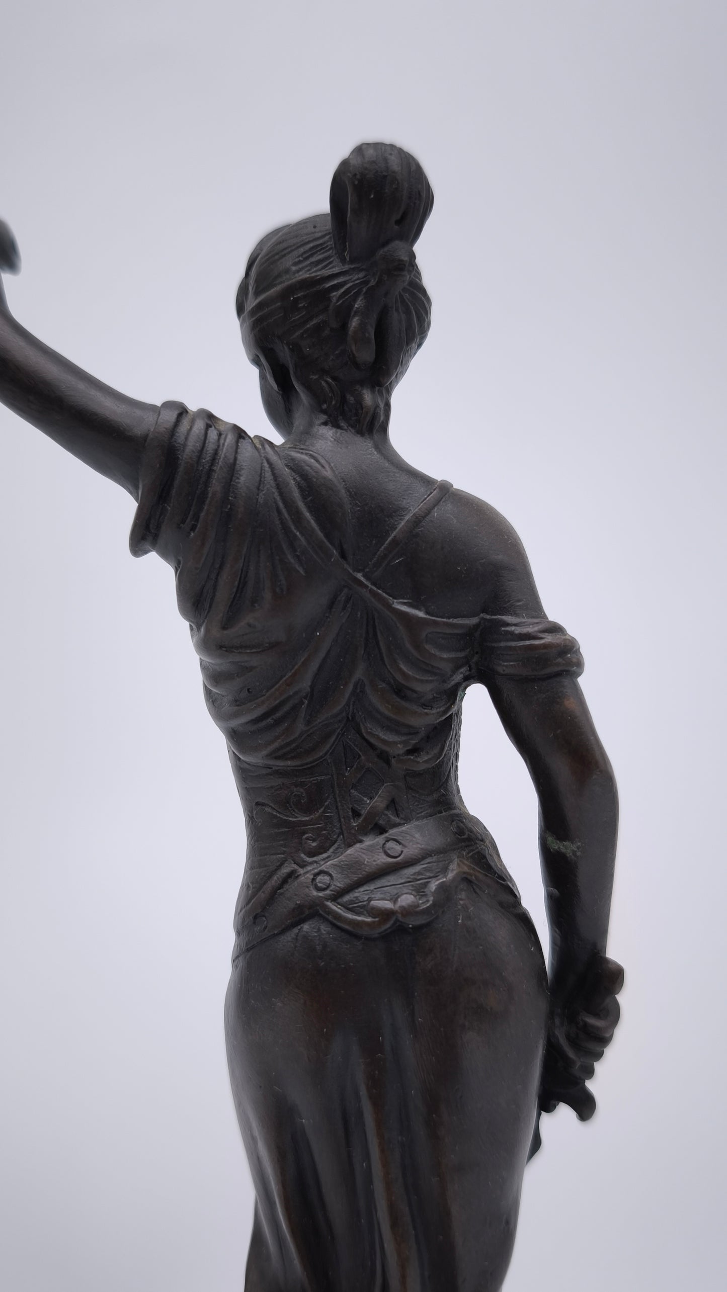 89068 Statua in bronzo firmata Mayer