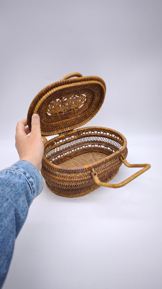 64 Cestino artigianale in rattan