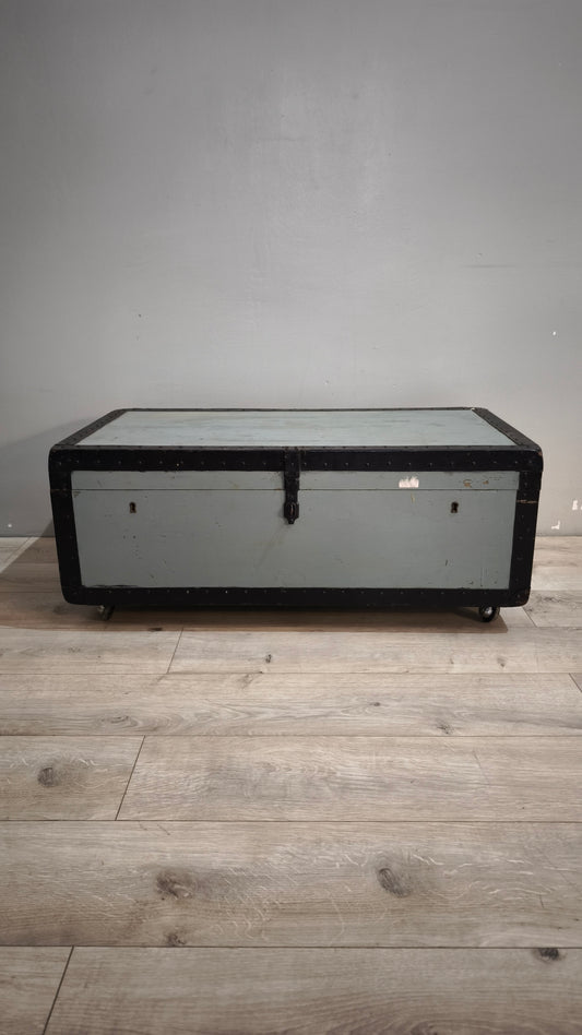 90916 Baule in legno e ferro grigio con ruote