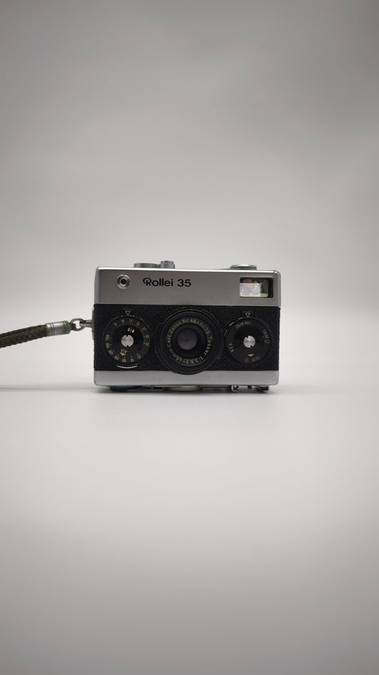 90965 Macchina fotografica vintage Rollei 35 con custodia