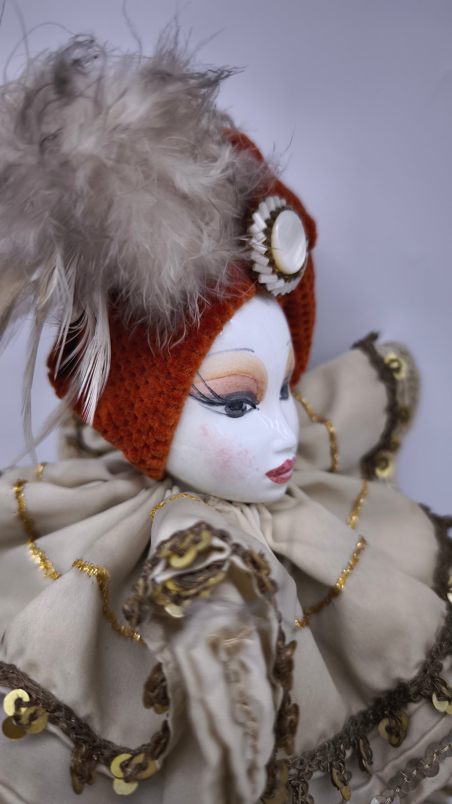 91092 Bambola veneziana in ceramica con costume