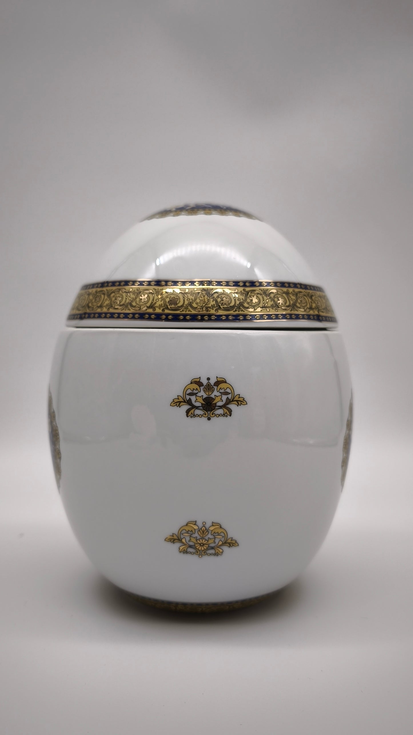 91180 Vaso uovo in ceramica decorata