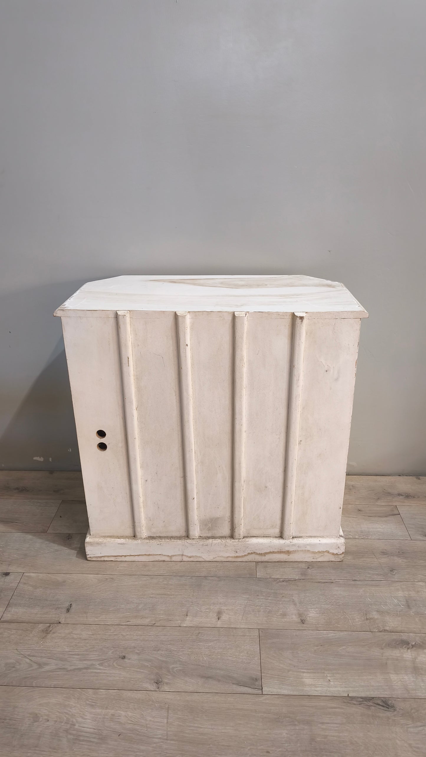 91230 Credenzina in legno dipinta bianca