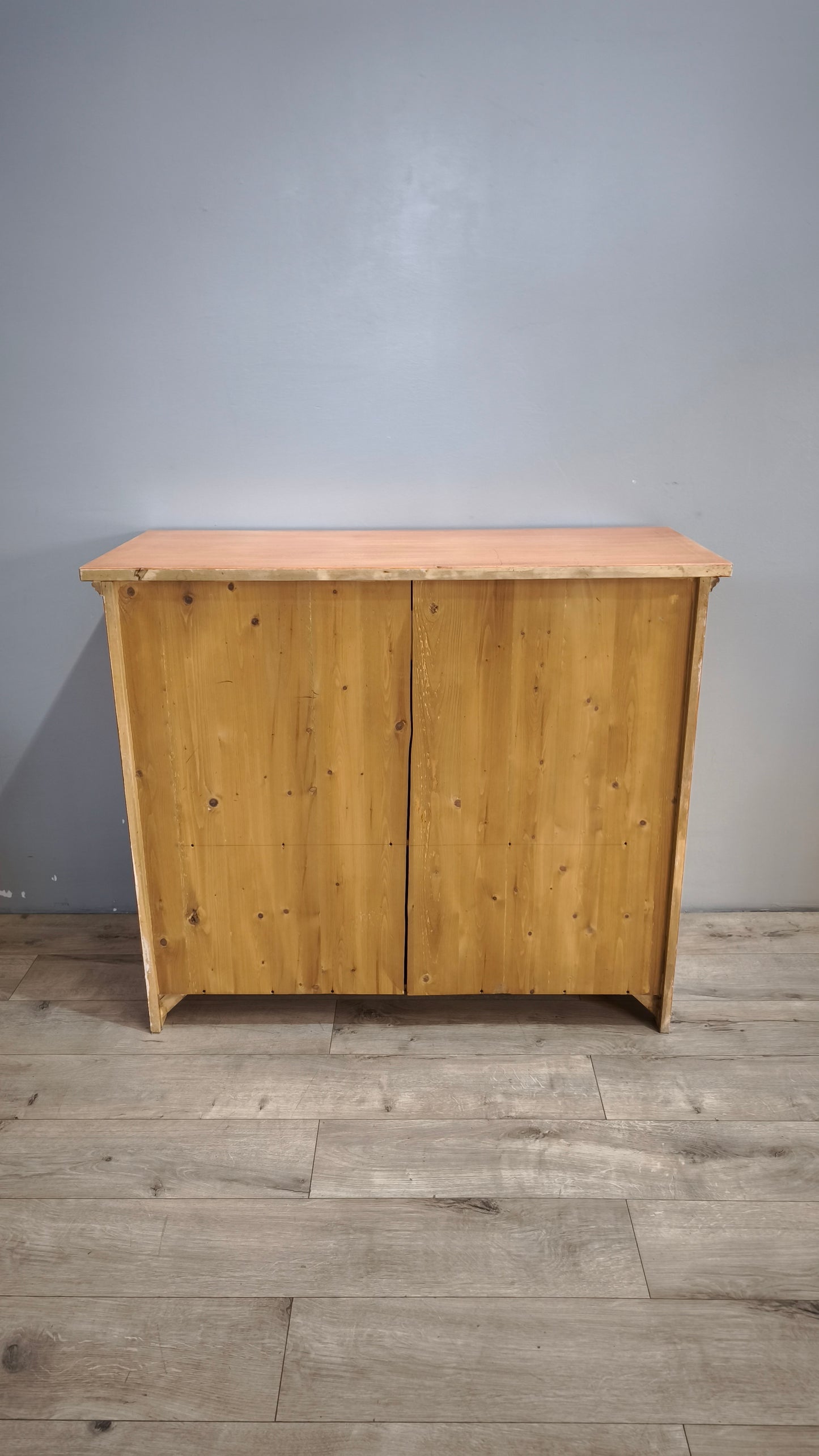 91350 Credenzina arancione in legno